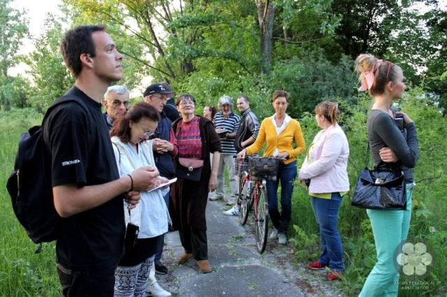 A fülemülék énekének hallgatása (Photo: Sihelnik József)